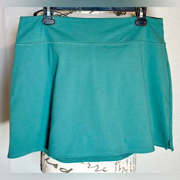 DSG Women's XL Momentum Athletic Wear Wicking 50+ UV Skort Dark Teal Green NWT - Picture 1 of 5